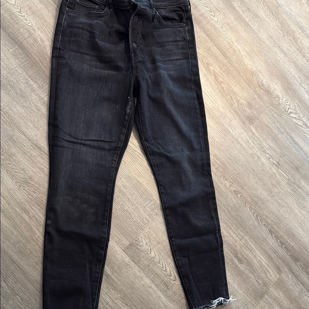 MOTHER Black Skinny Jeans with Sleek Fit